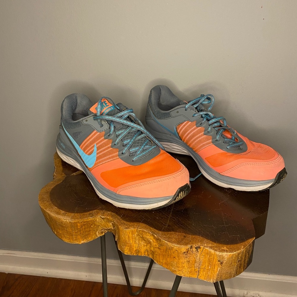 Nike Tennis Shoes